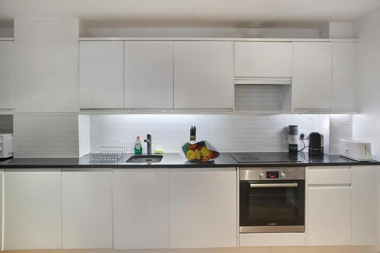 Lovely Spacious 2 Bed In * Croydon