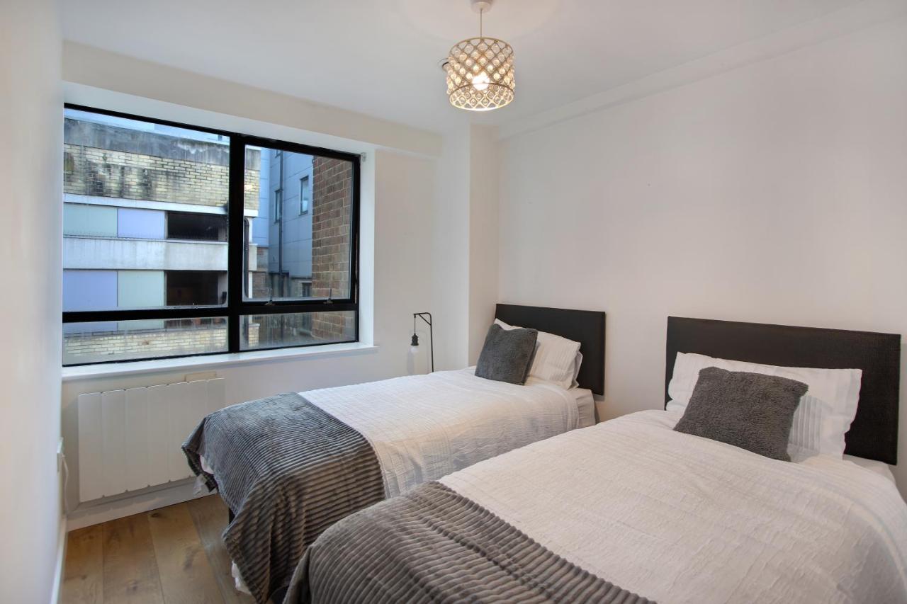 Lovely Spacious 2 Bed In Апартаменты *