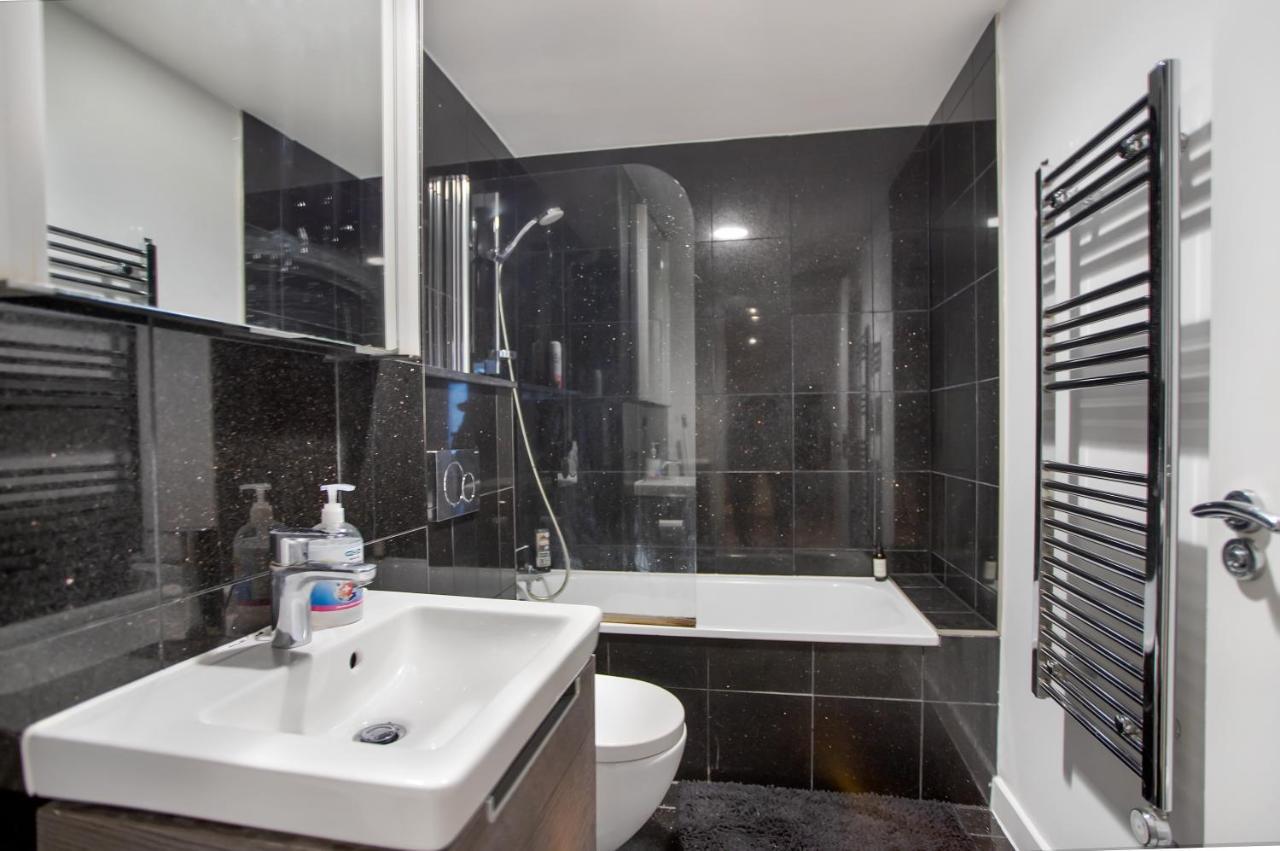 Lovely Spacious 2 Bed In * Croydon