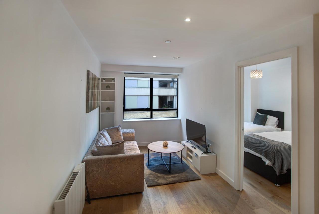 Lovely Spacious 2 Bed In * Croydon