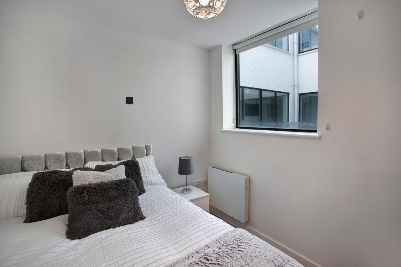 Lovely Spacious 2 Bed In Apartment Croydon